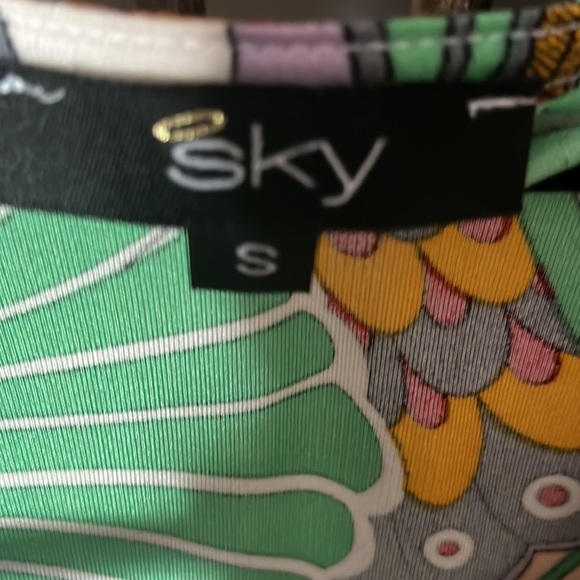 Multi colored sky, peacock top size small with leather belt great condition - Picture 2 of 4